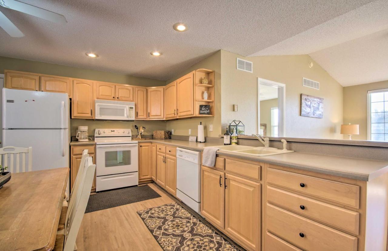 Waterfront Townhome With Private Dock And Lake Views Lake Ozark Bagian luar foto