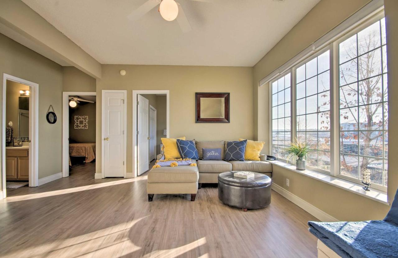Waterfront Townhome With Private Dock And Lake Views Lake Ozark Bagian luar foto